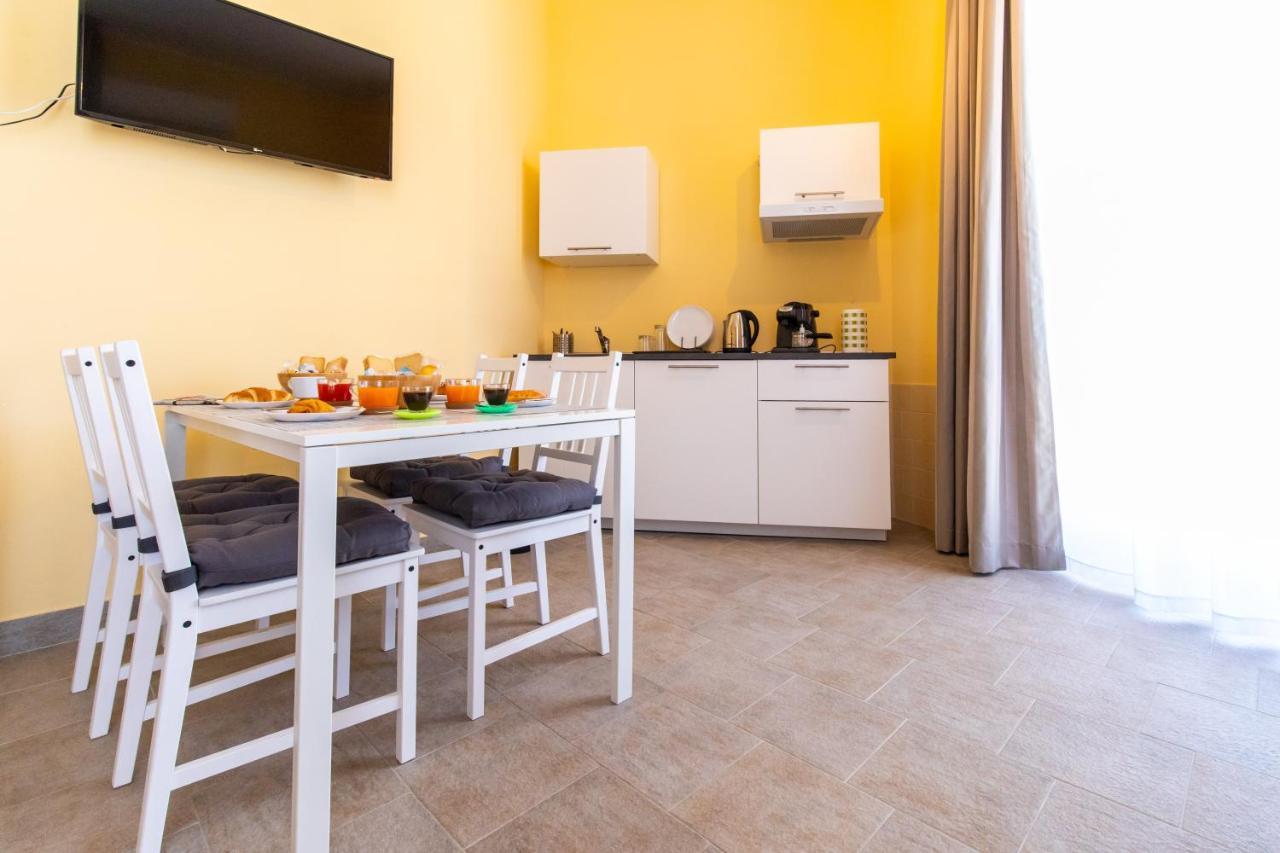 B&B Trianon Наполи Екстериор снимка